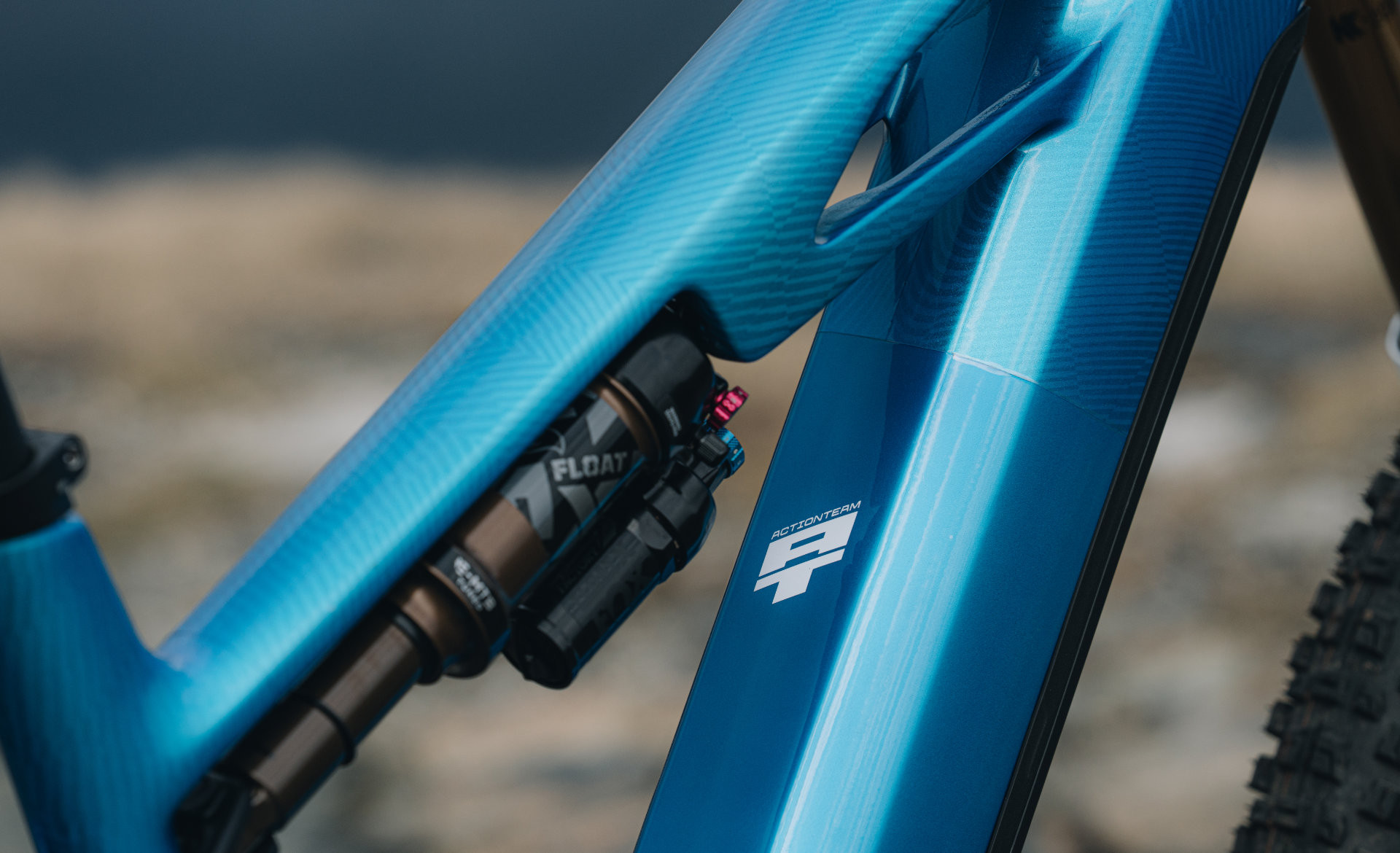 Stereo Hybrid ONE44 HPC AT