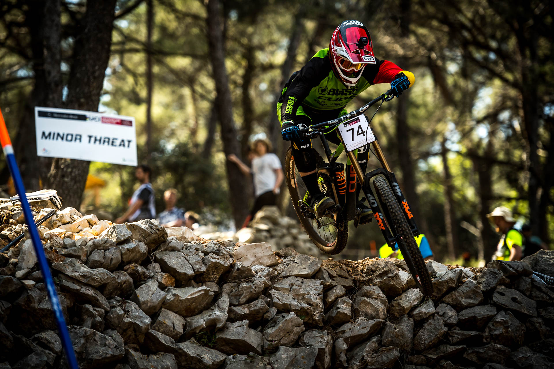 Max Hartenstern au guidon de son Cube Two15 29, avant sa terrible chute. © Nathan Hughes