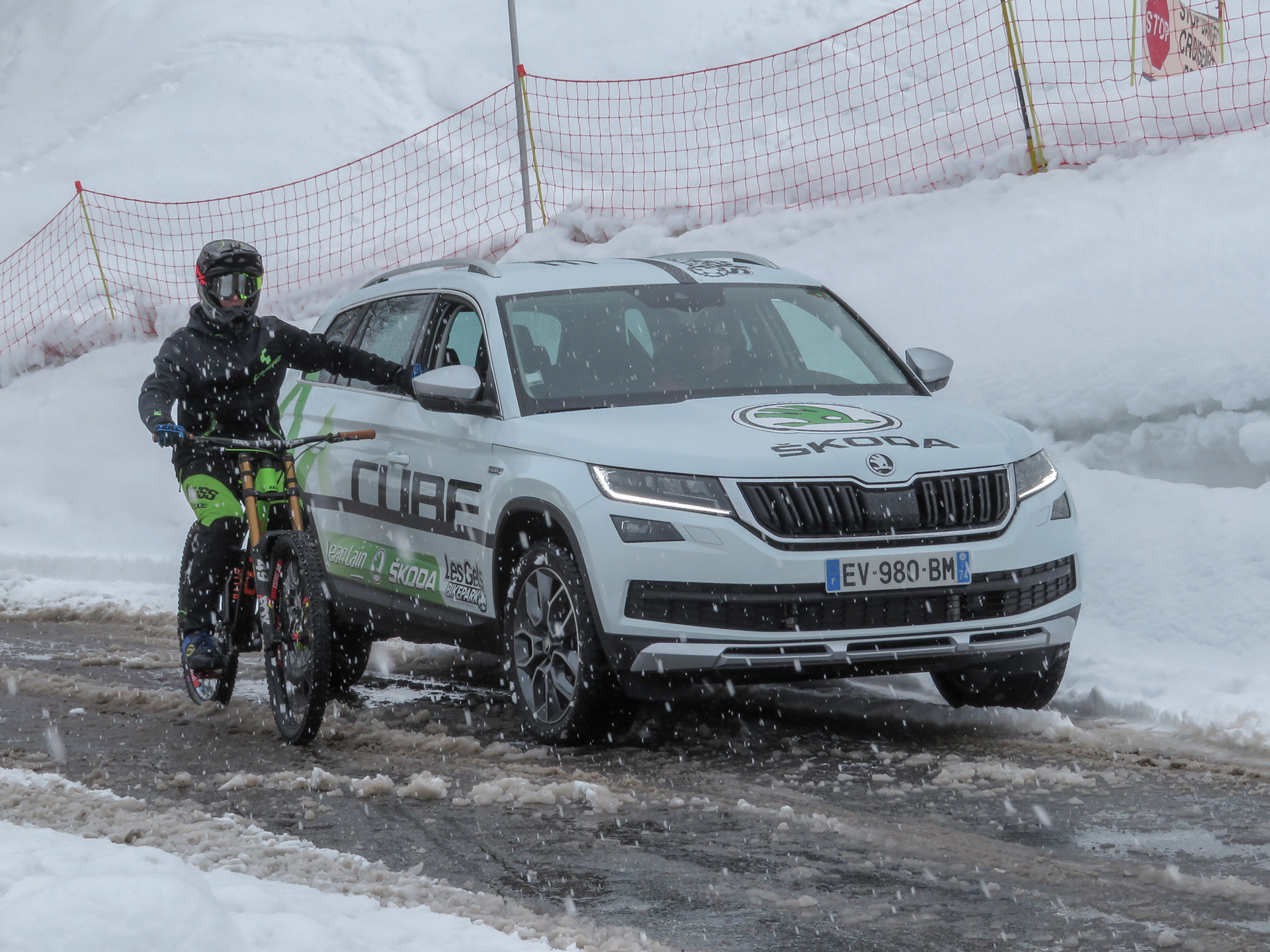 Navette improvisé. Tous les coups sont permis pour gagner. Merci Jean-Lain/Skoda !