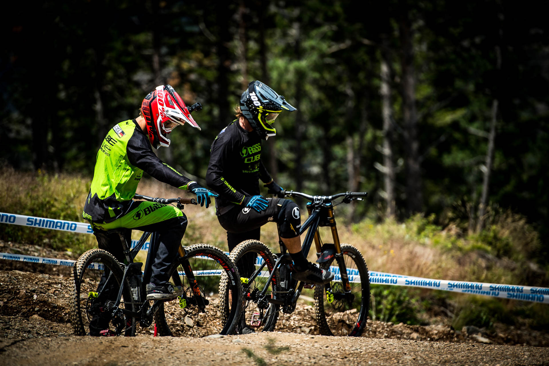 Matt Walker et Max Hartenstern cherchent la meilleur ligne.