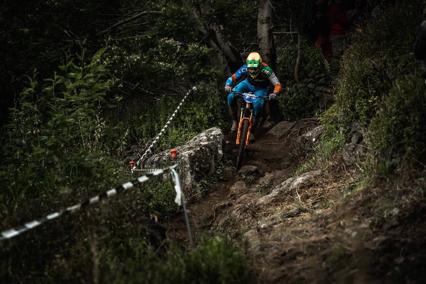 Greg Callaghan, Cube Action Team, à l'attaque sur les spéciales des EWS de Madère. © Dave Trumpore