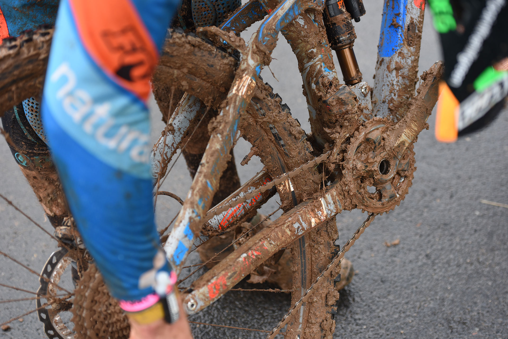 Il fallait aimer la boue sur cette manche française des Enduro World Series !