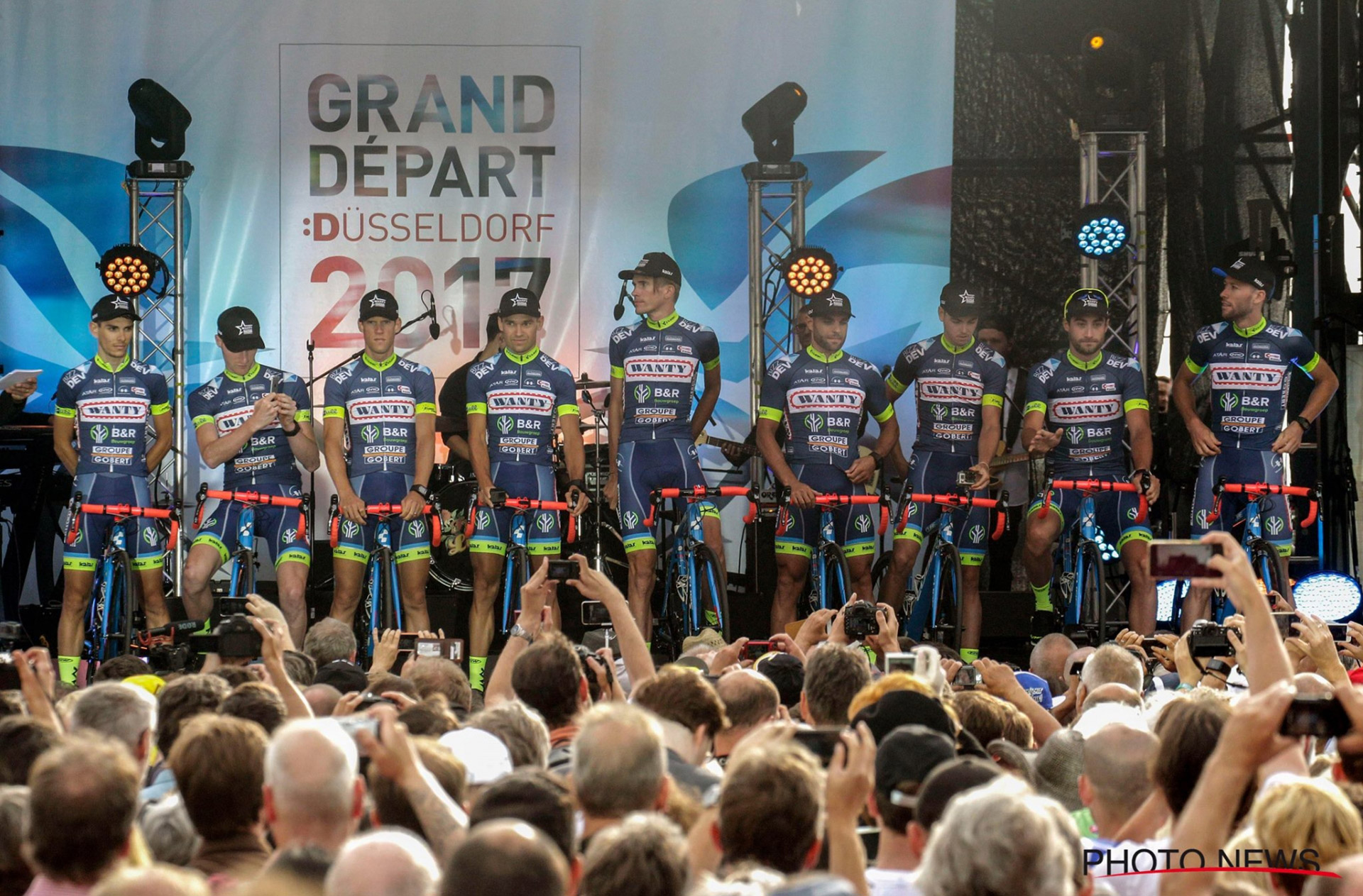 Présentation officielle des 9 coureurs de la Wanty-Groupe Gobert à Düsseldorf © Photo News