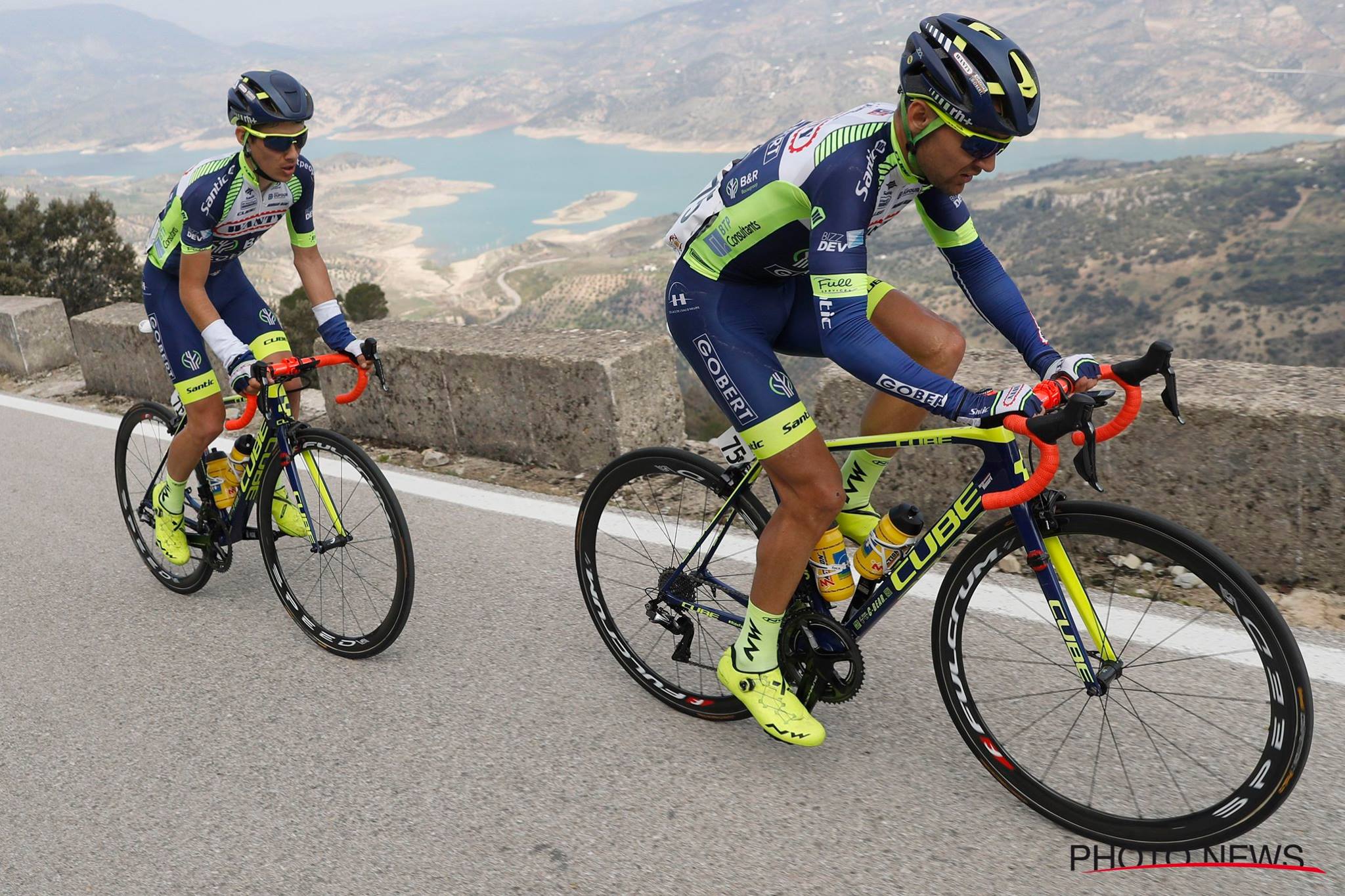 Marco Minnaard et Guillaume Martin en tête de la 3ème étape du Tour d'Andalousie. © Photo News