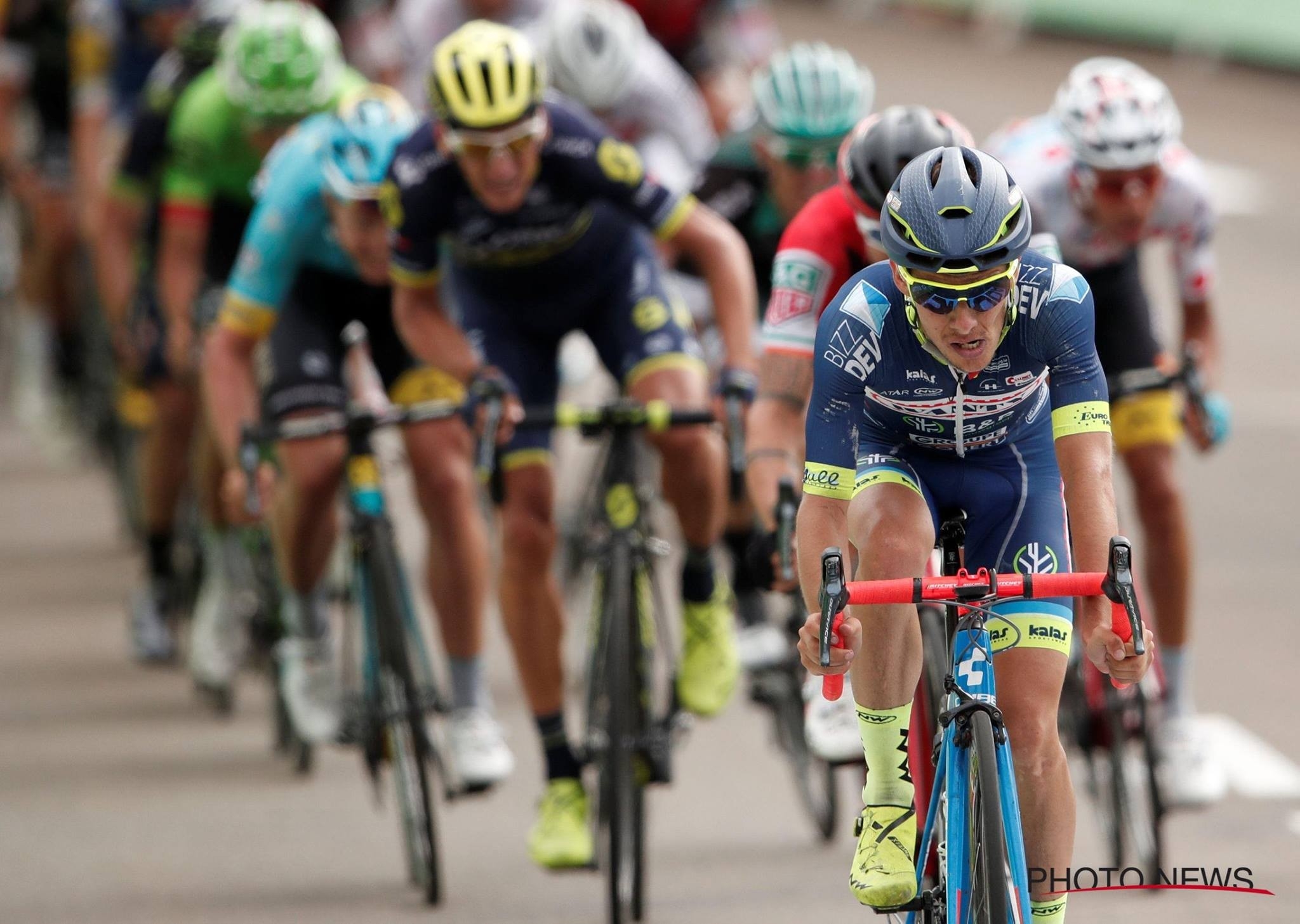 Guillaume Martin domine le peloton dans le dernier kilomètre de la 8ème étape au guidon de son Litening C:68.