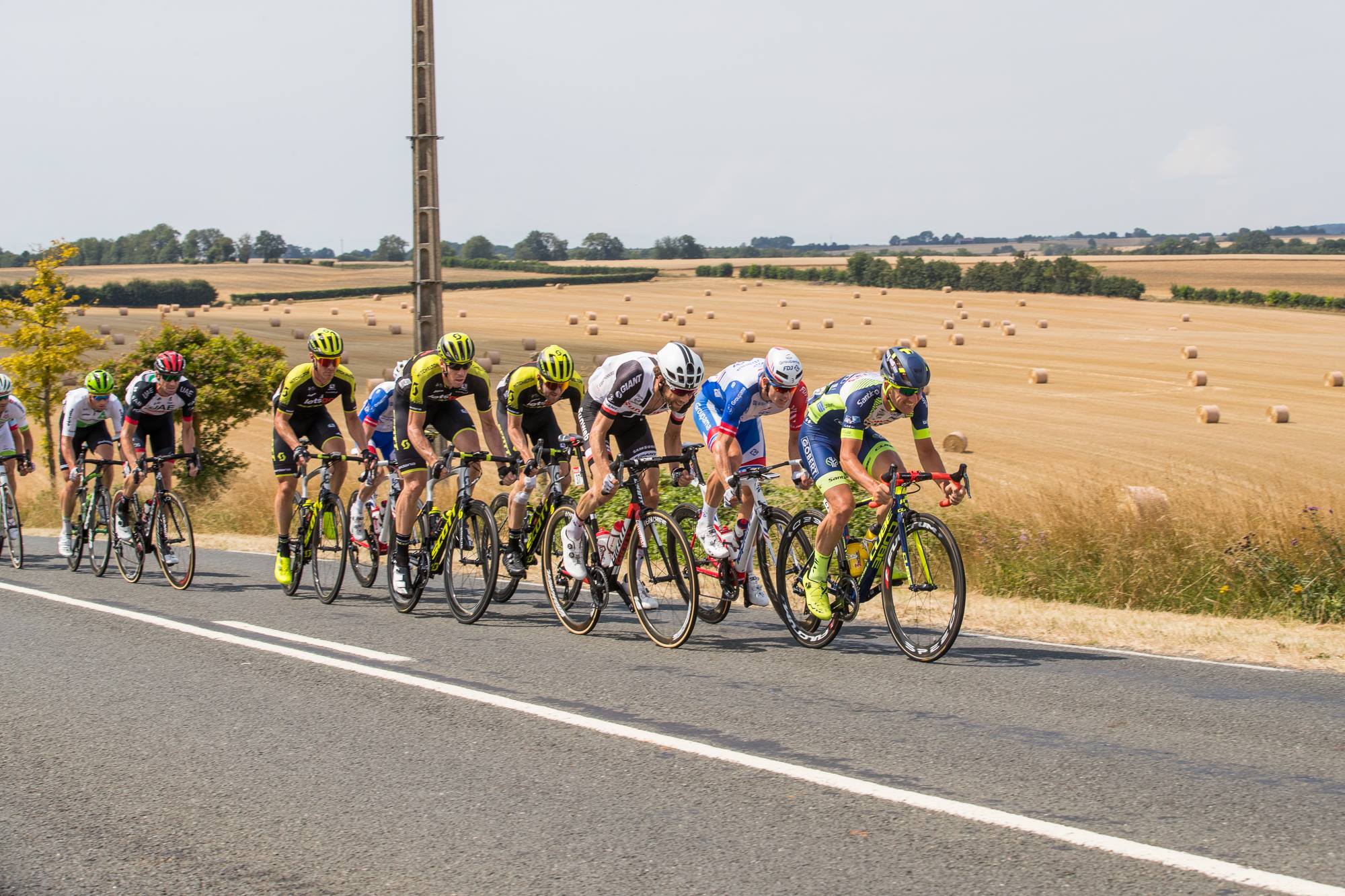 Le peloton se prépare pour le sprint final.