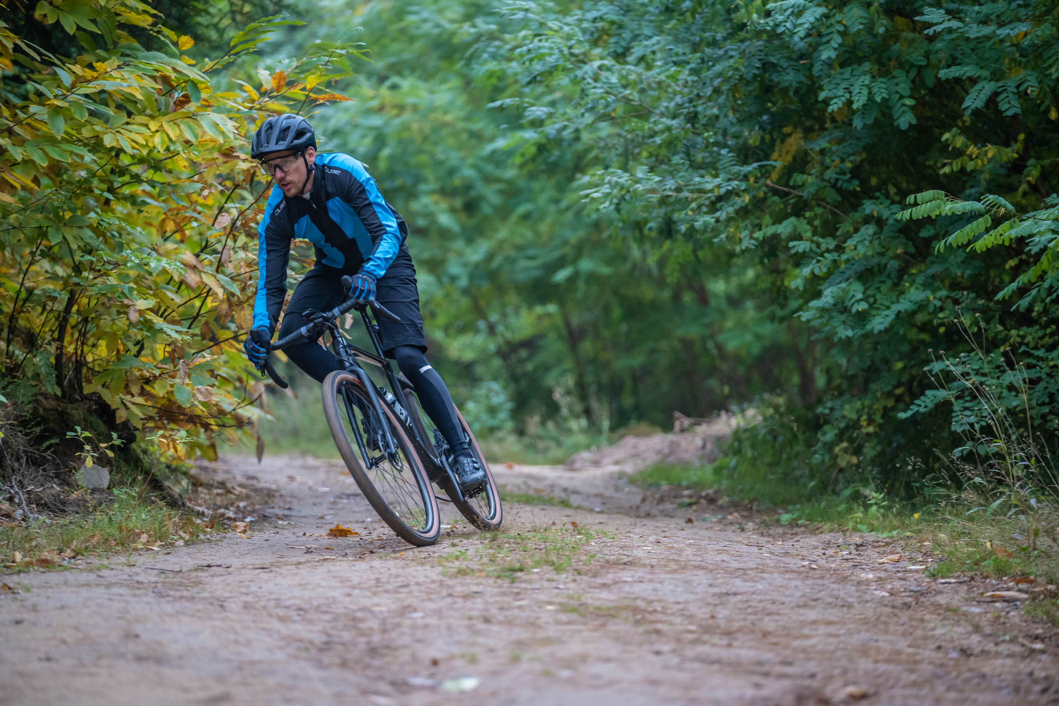 Un comportement équilibré qui permet d'attaquer les descente avec confiance et sérénité.