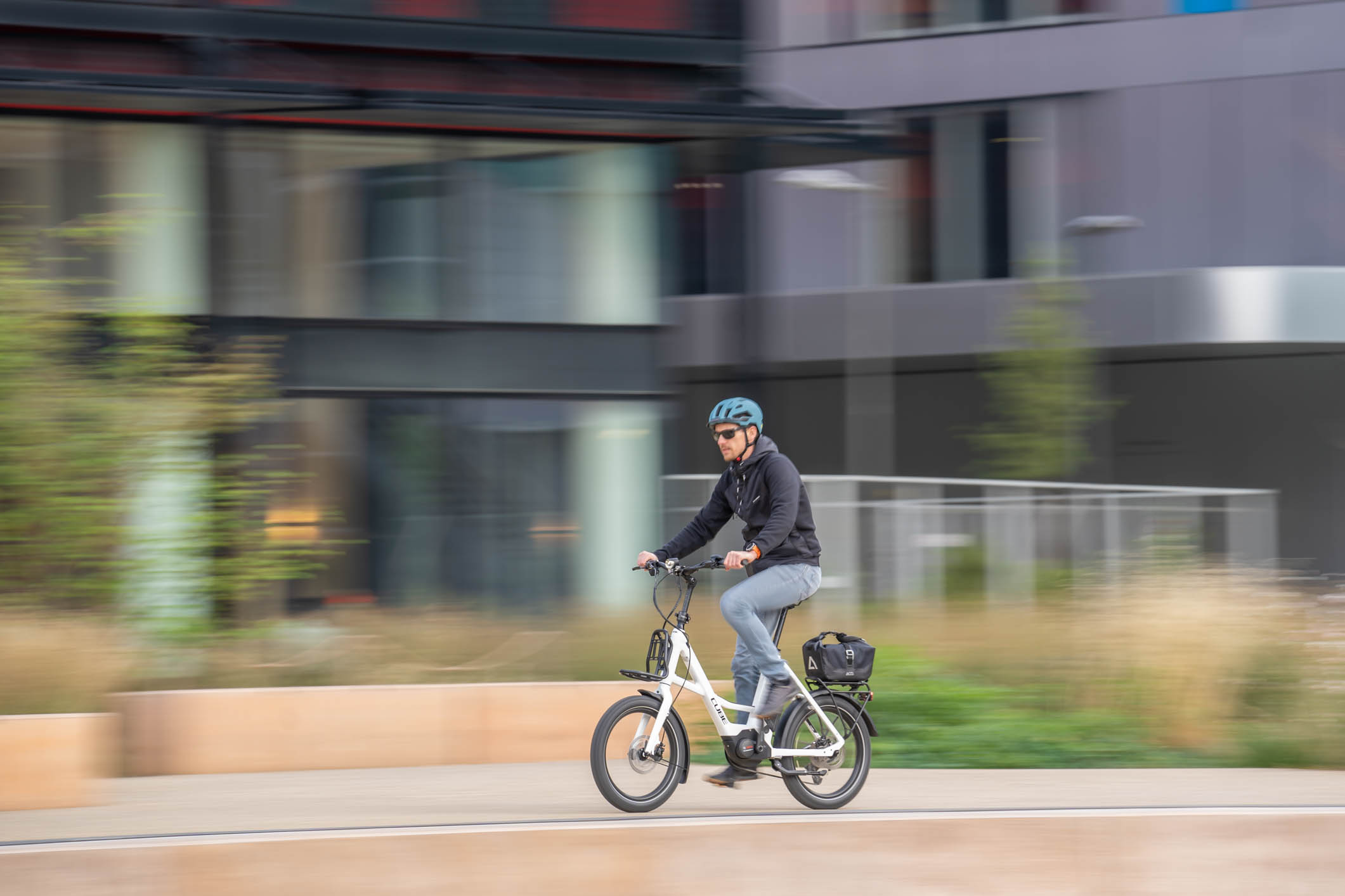 Maniable, performant et compact. Idéal pour les trajets domicile-travail (vélotaf).