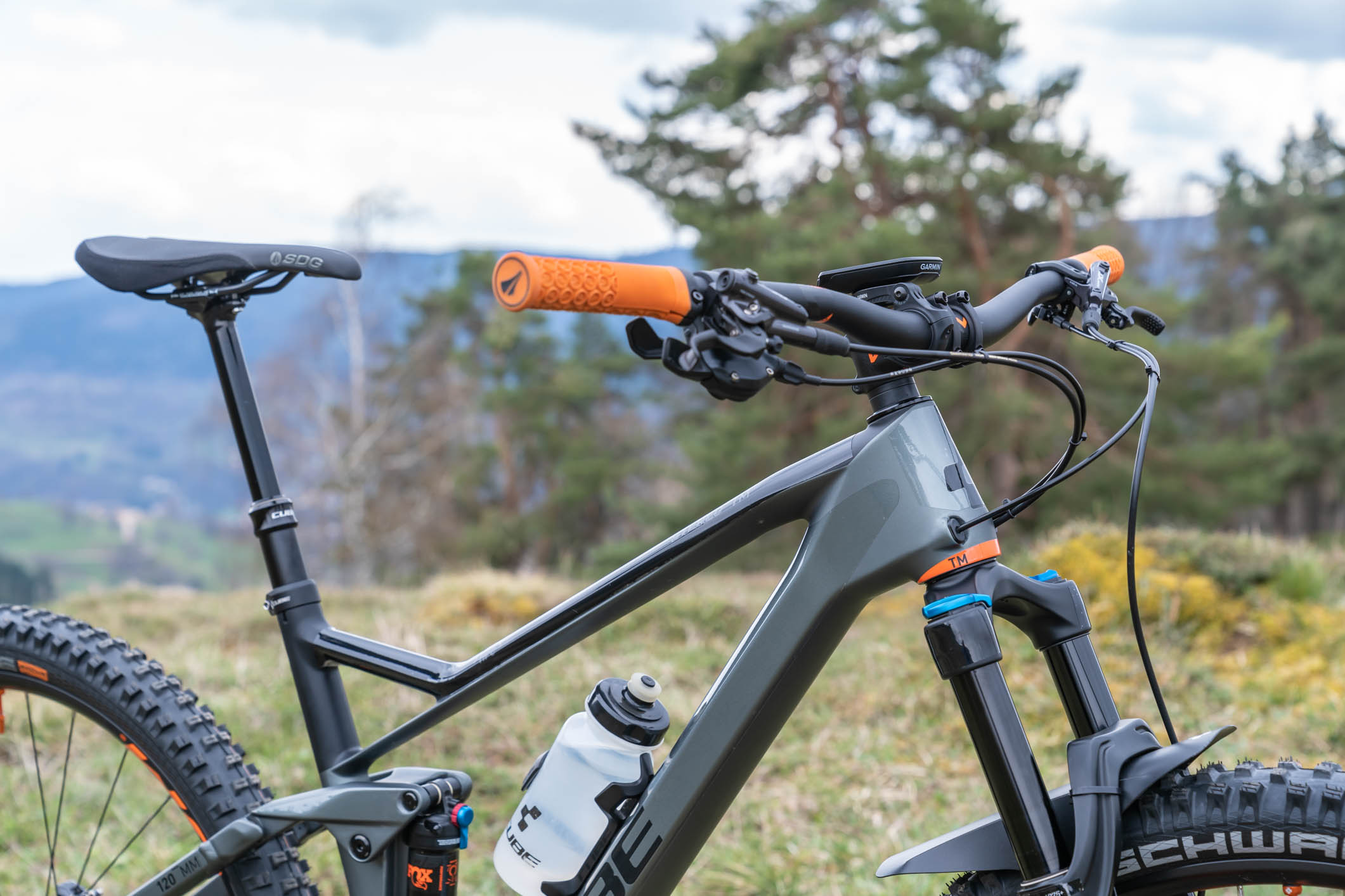 Le trio gagnant pour un maximum de plaisir et de polyvalence : potence courte, cintre large et tige de selle téléscopique.