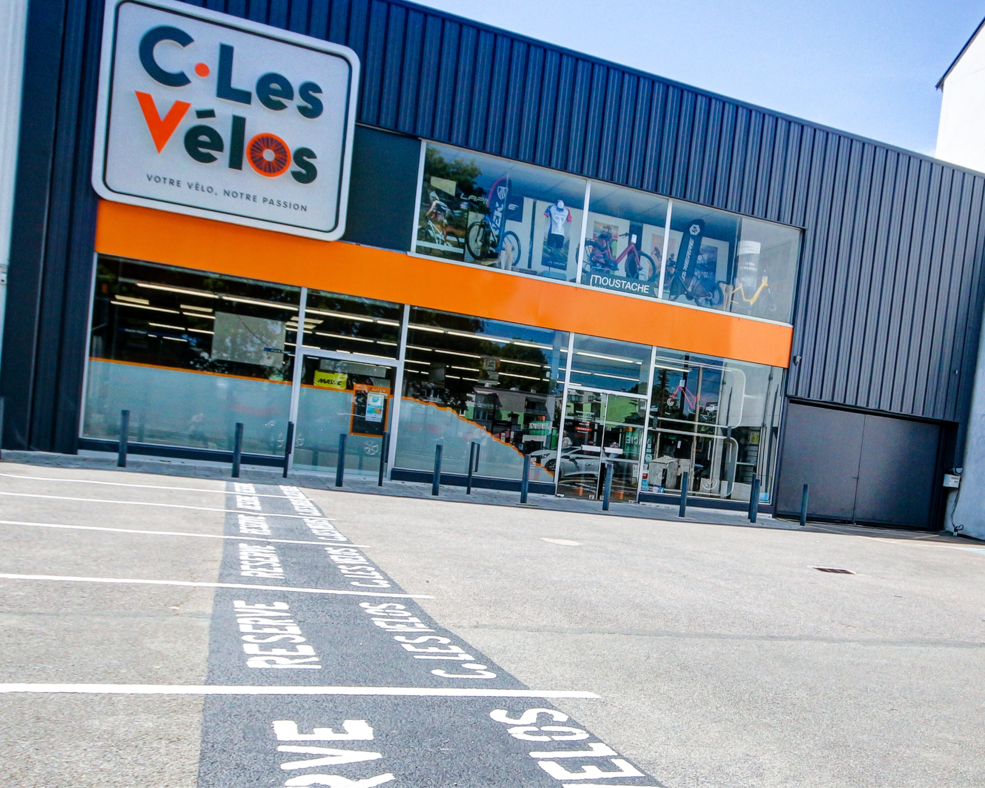 C . LES VELOS NANTES