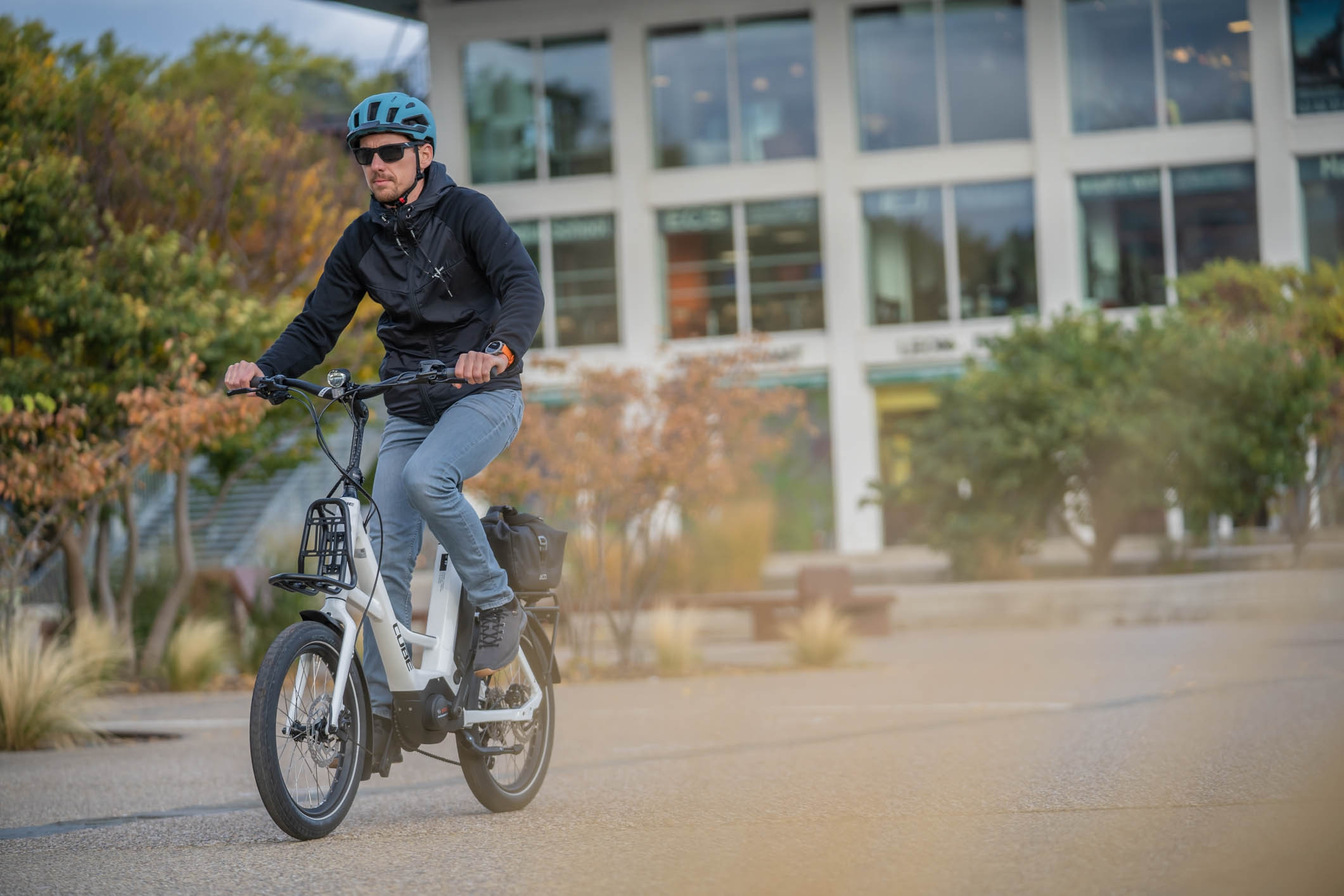 CUBE Compact Hybrid Sport - Le vélo urbain par excellence